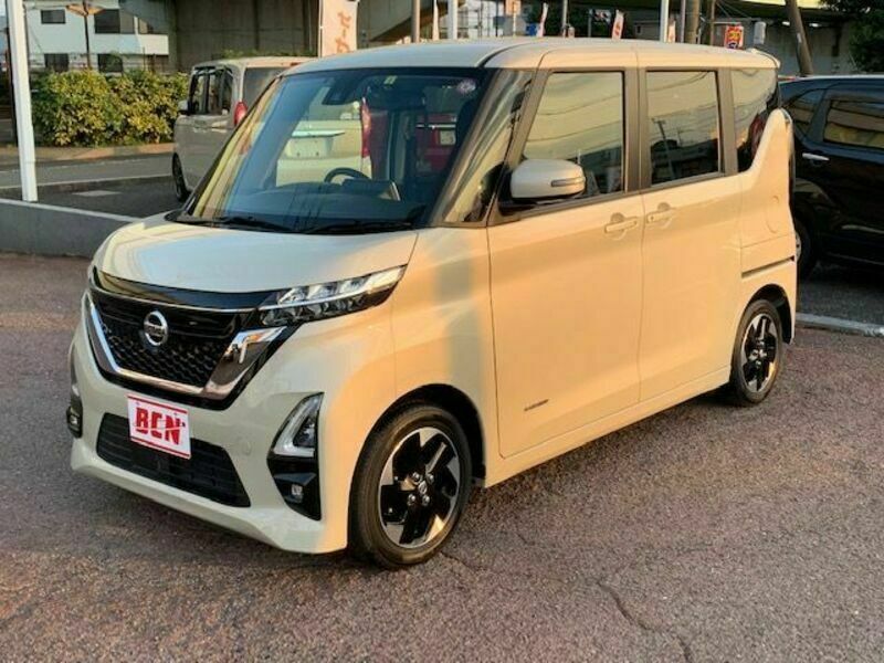 NISSAN　ROOX