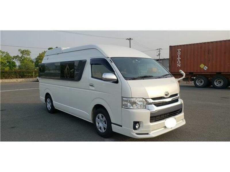 TOYOTA　HIACE