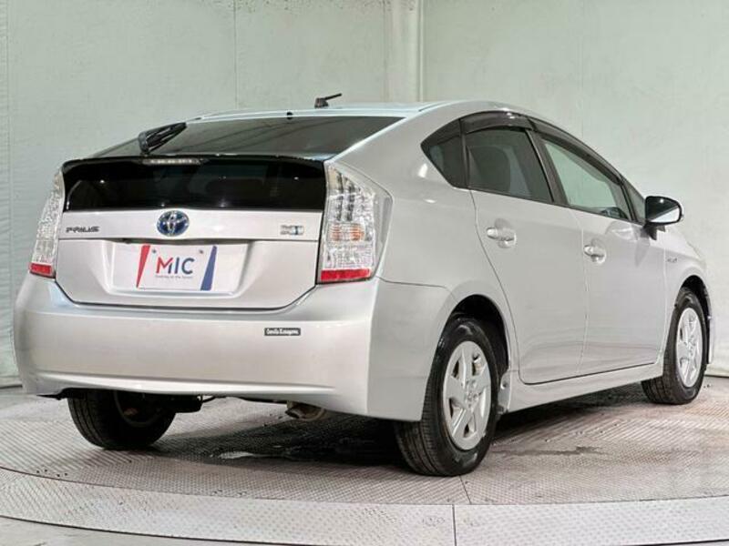 PRIUS-13