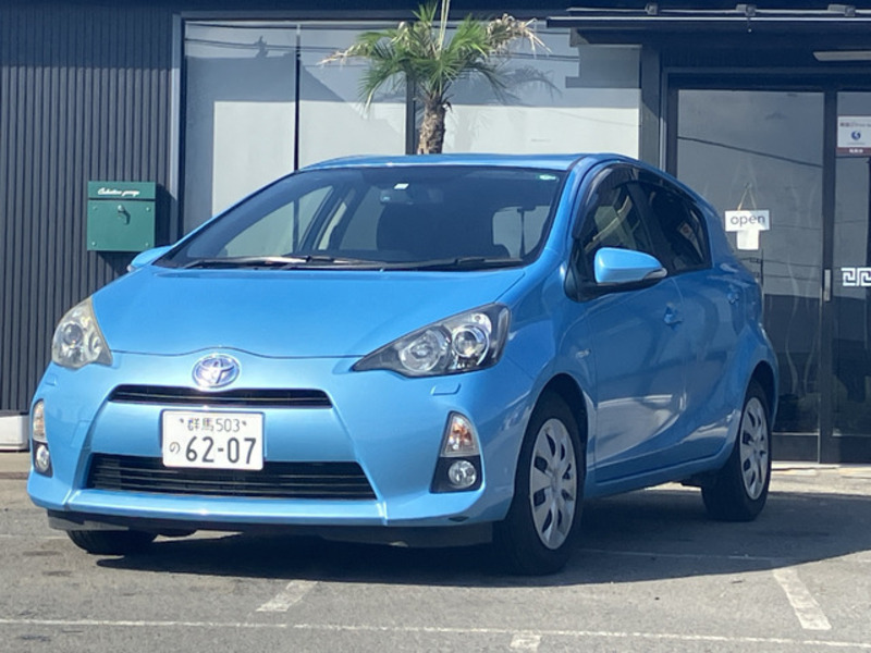 TOYOTA　AQUA