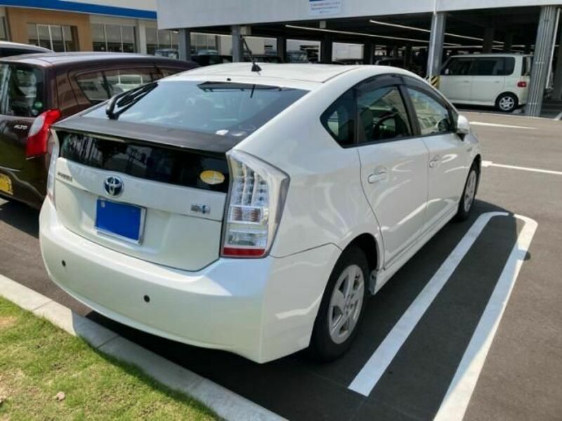 PRIUS-4