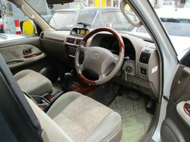 LAND CRUISER PRADO-7