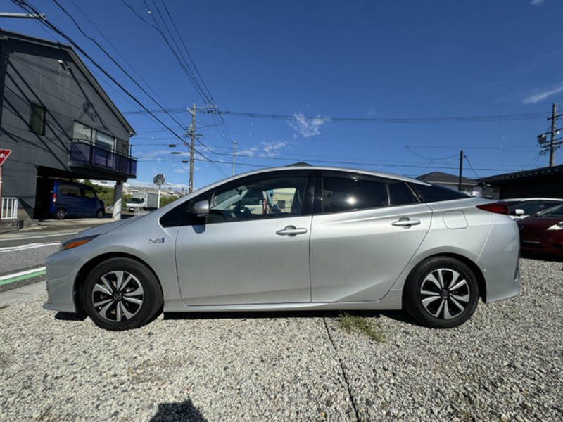 PRIUS PHV-6