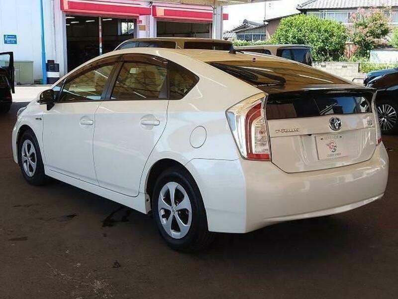 PRIUS-16