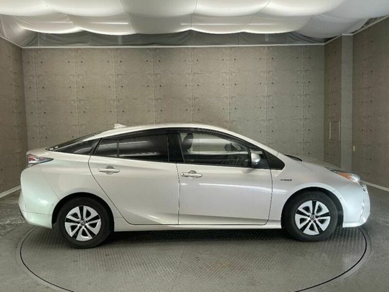 PRIUS-6