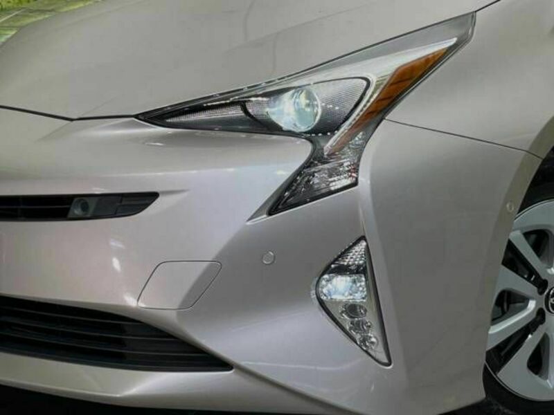 PRIUS-12