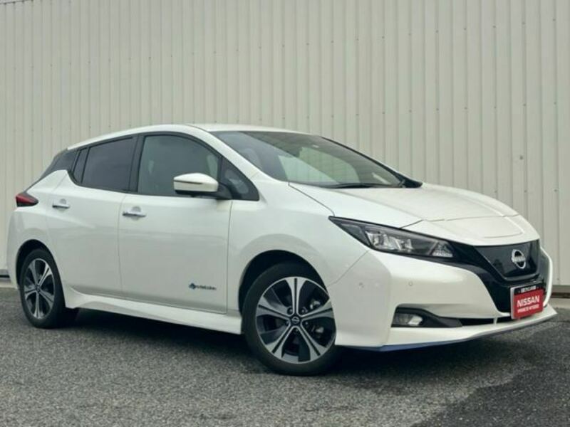 NISSAN　LEAF