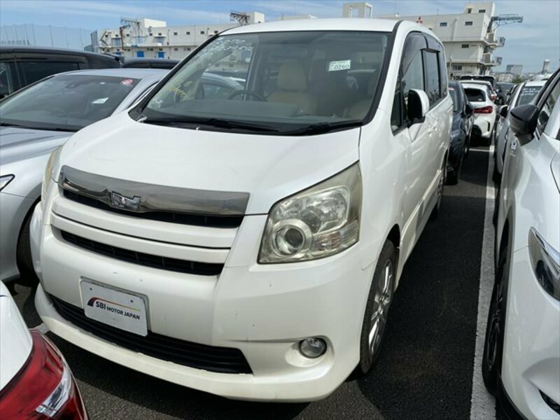 TOYOTA　NOAH