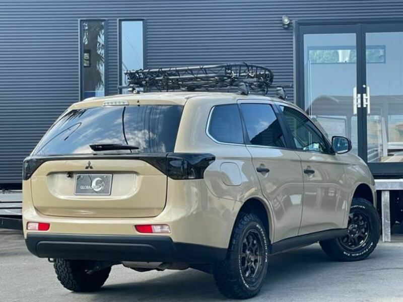 OUTLANDER PHEV-1