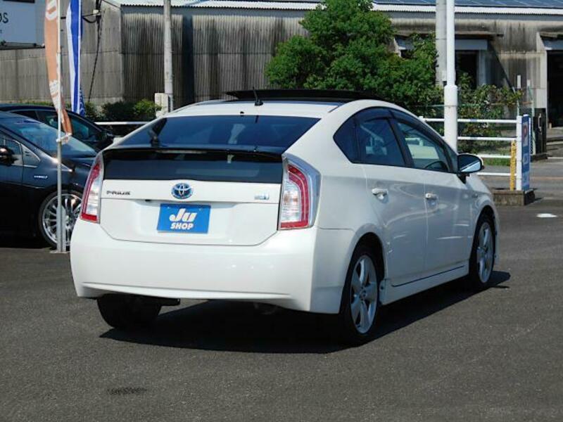 PRIUS-13