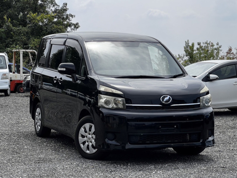 TOYOTA　VOXY