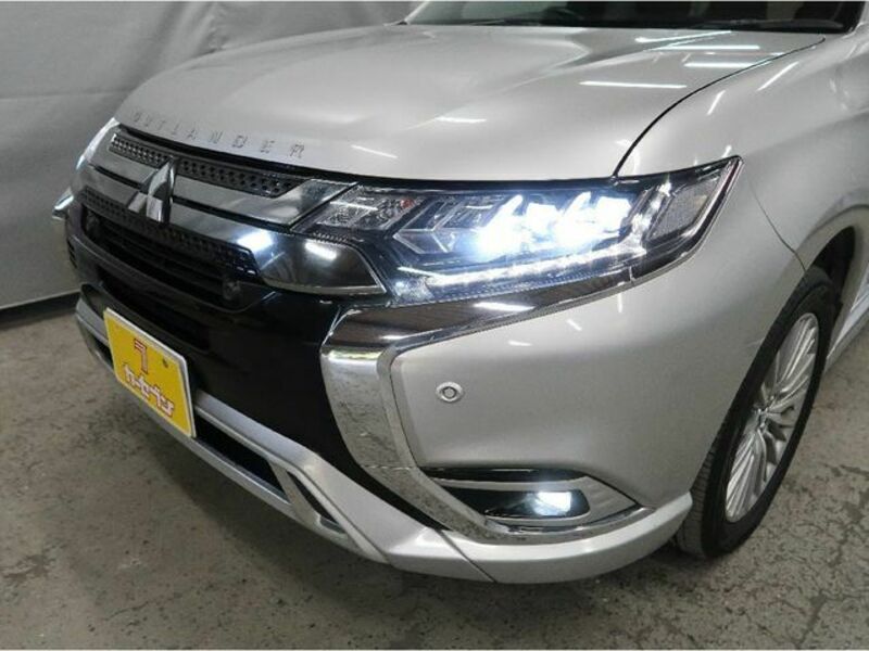 OUTLANDER PHEV-16