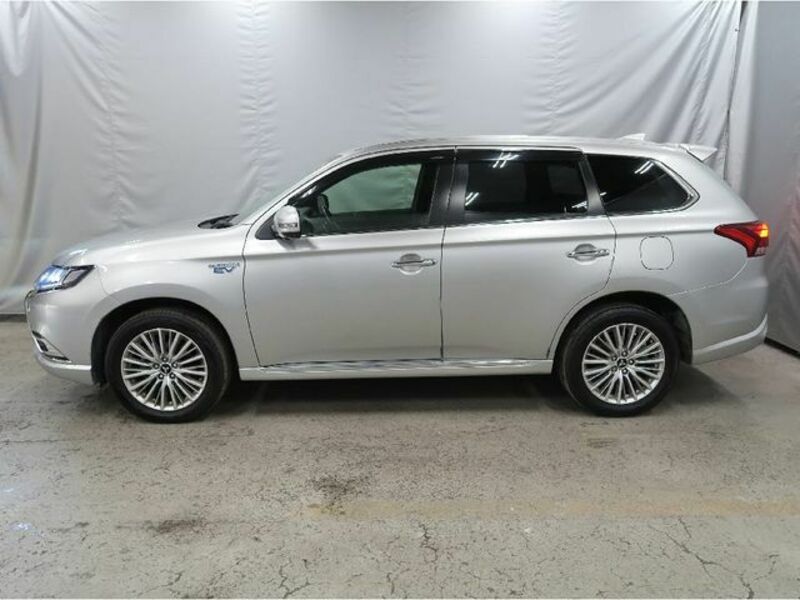 OUTLANDER PHEV-19