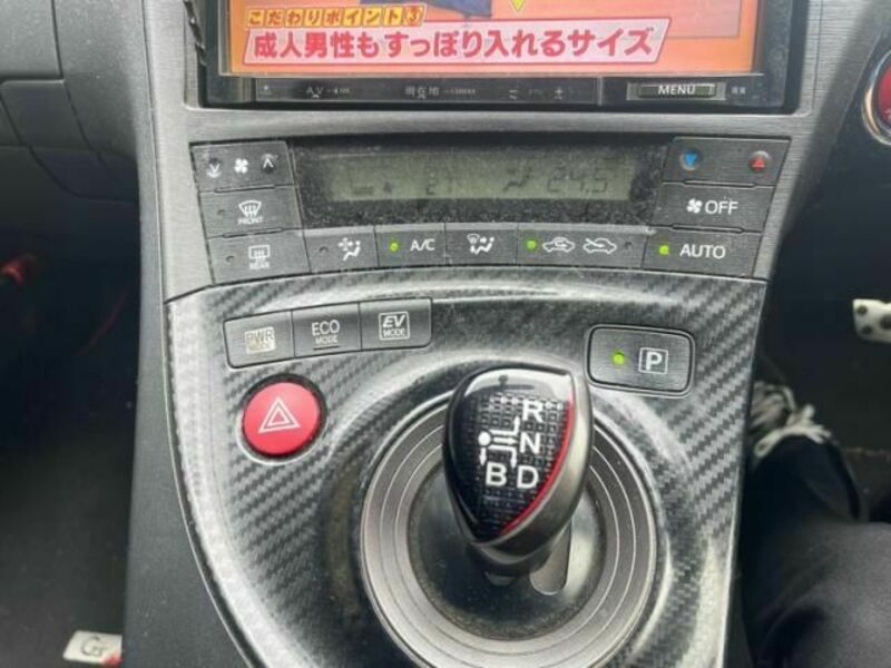 PRIUS-16