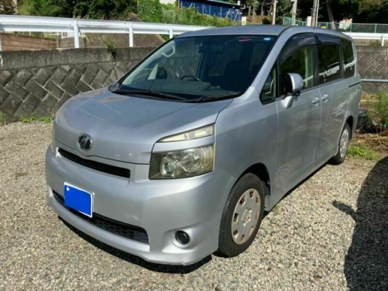 TOYOTA　VOXY