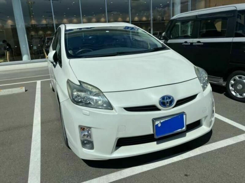 TOYOTA　PRIUS