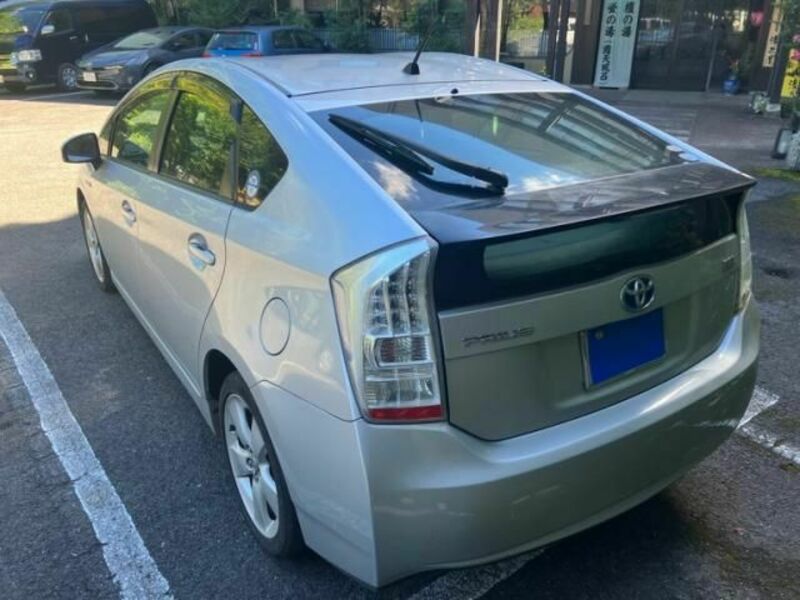 PRIUS-4