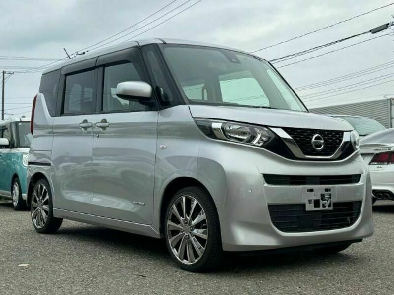 NISSAN　ROOX