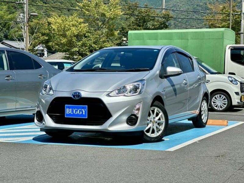 TOYOTA　AQUA