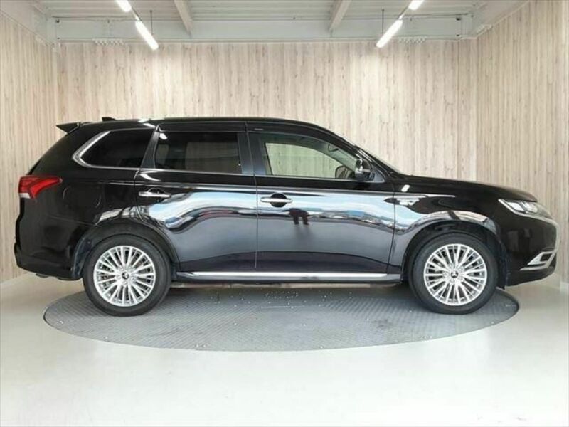 OUTLANDER PHEV-18