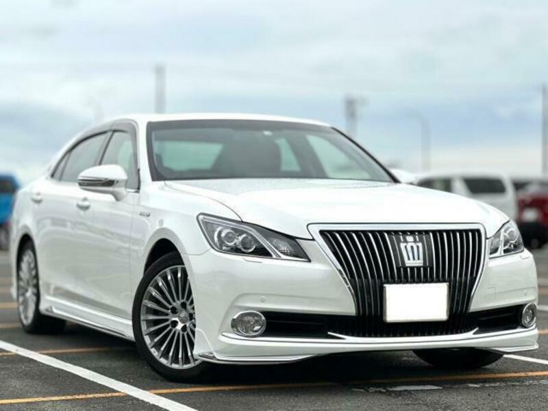 TOYOTA　CROWN MAJESTA