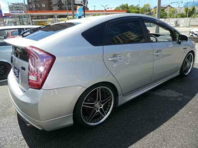 PRIUS-13