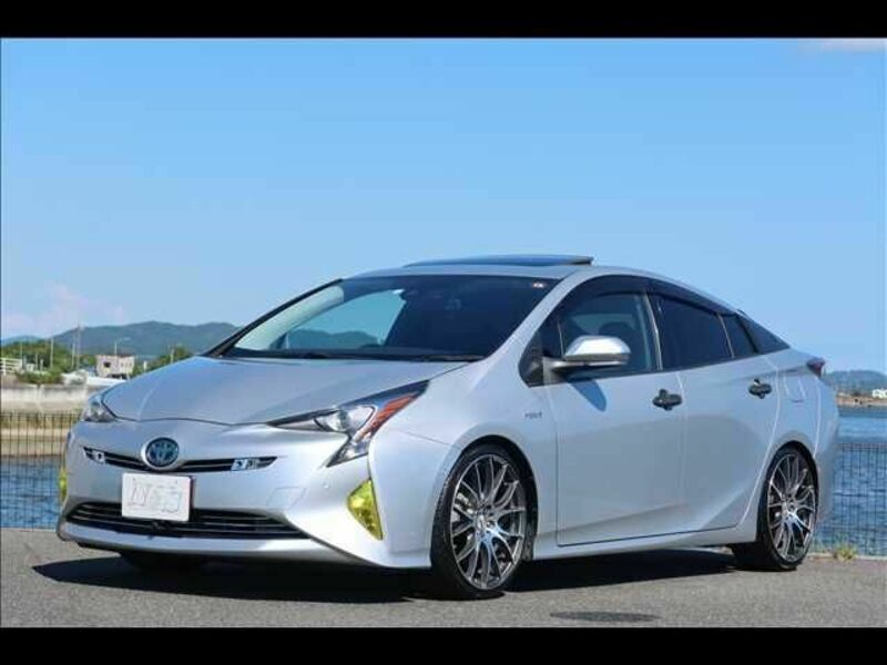 TOYOTA　PRIUS