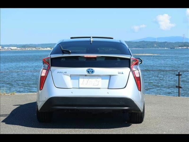 PRIUS-4