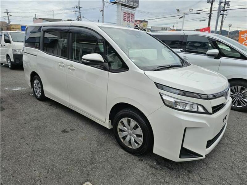 TOYOTA　VOXY