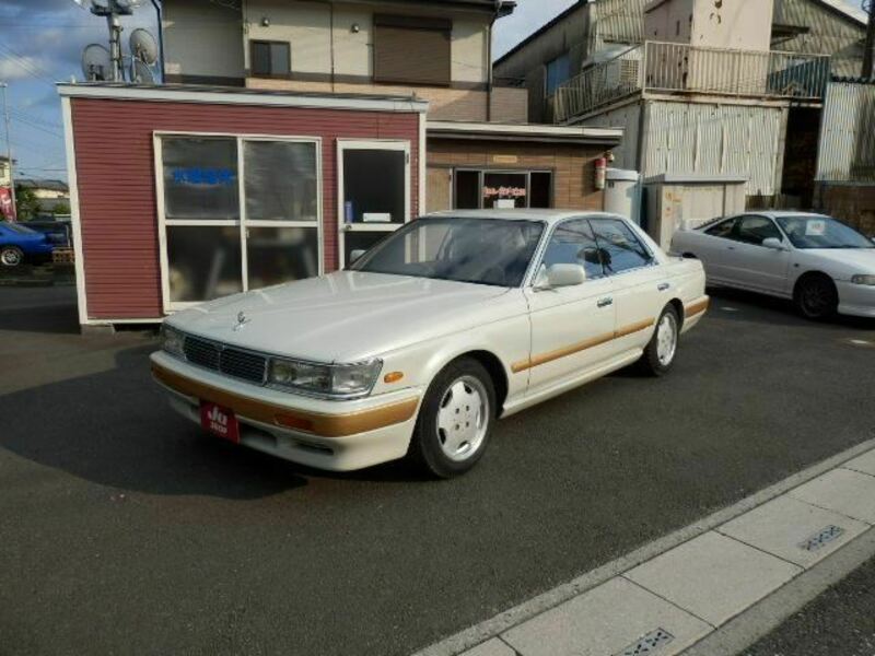 NISSAN　LAUREL