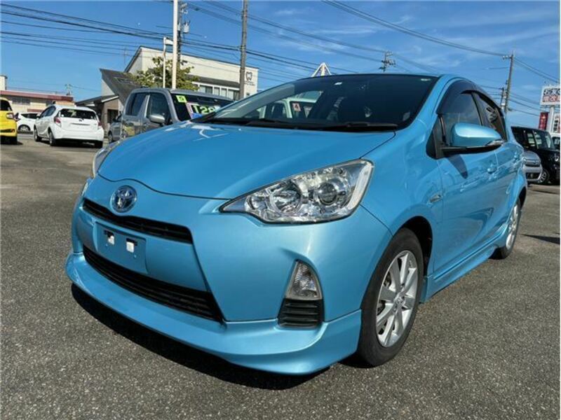 TOYOTA　AQUA