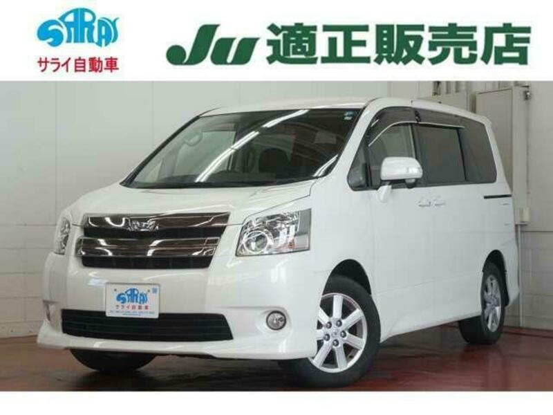 TOYOTA　NOAH