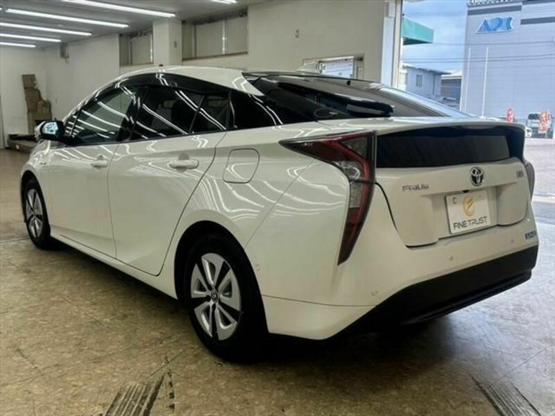 PRIUS-17