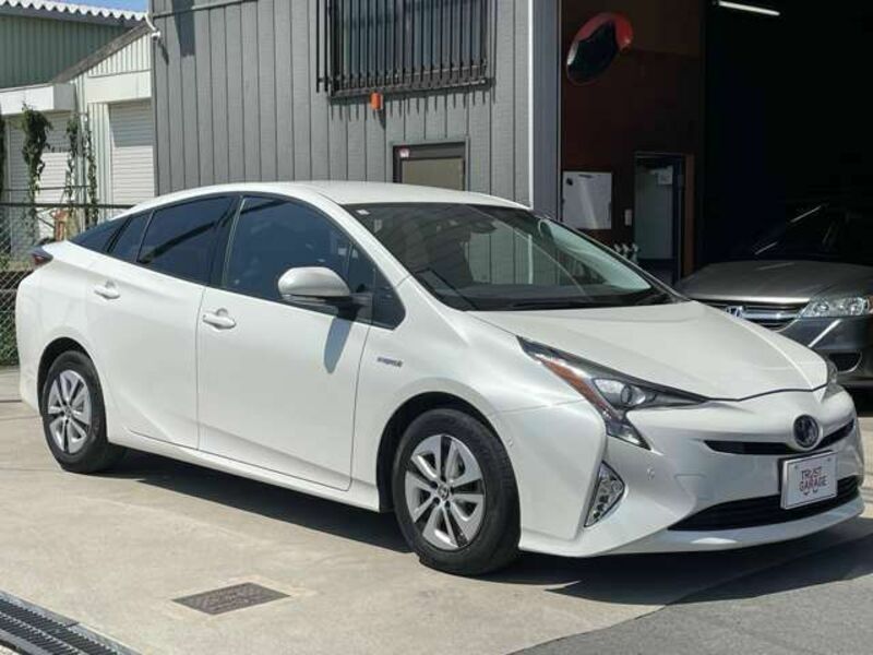 TOYOTA　PRIUS