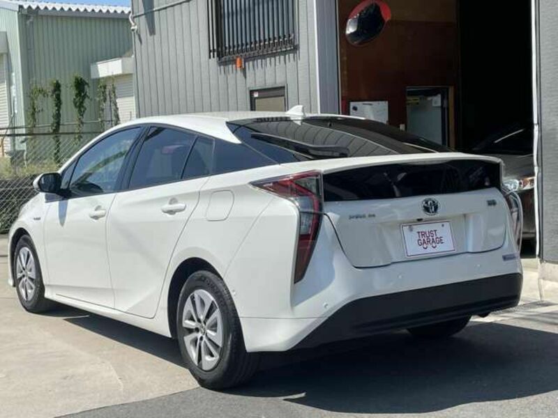 PRIUS-4