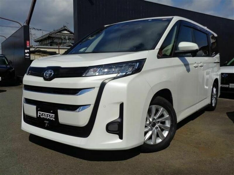 TOYOTA　NOAH