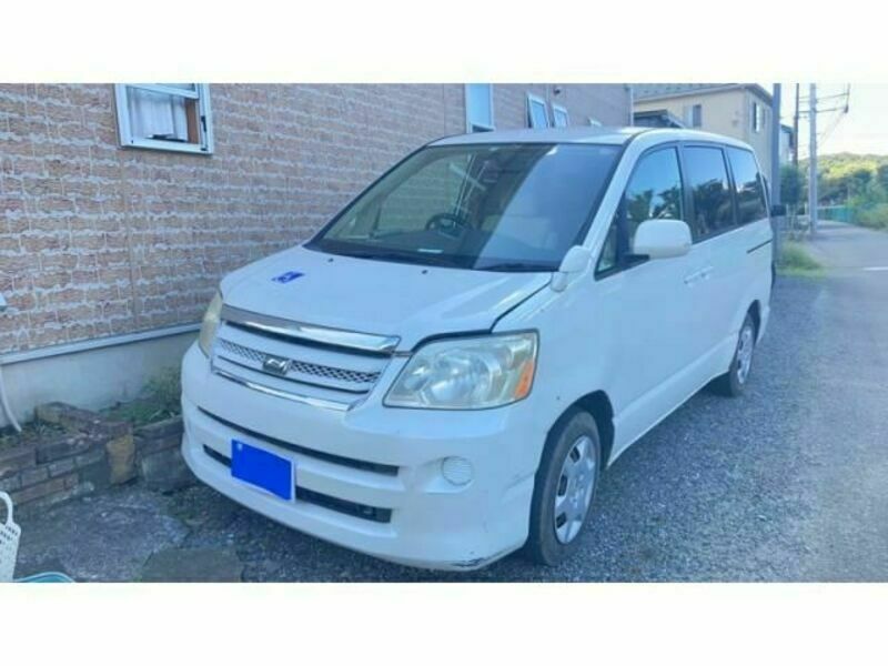 TOYOTA　NOAH