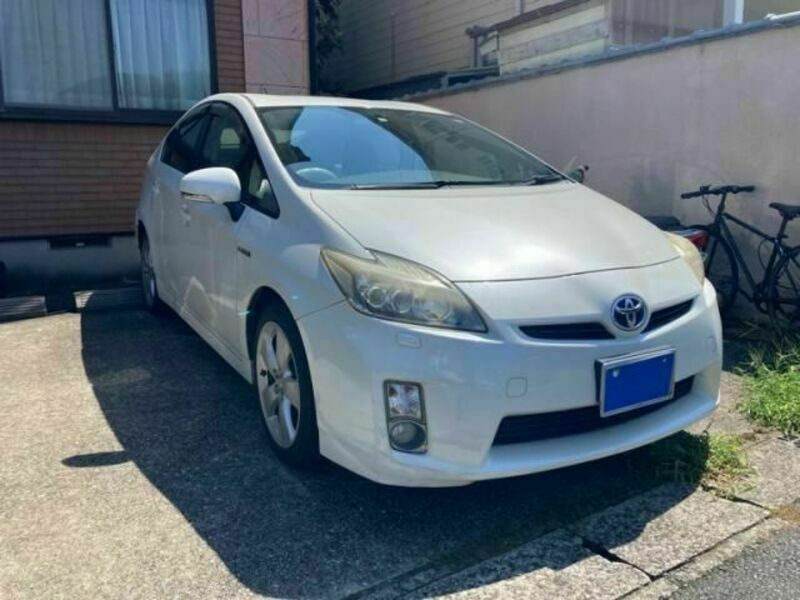 TOYOTA　PRIUS