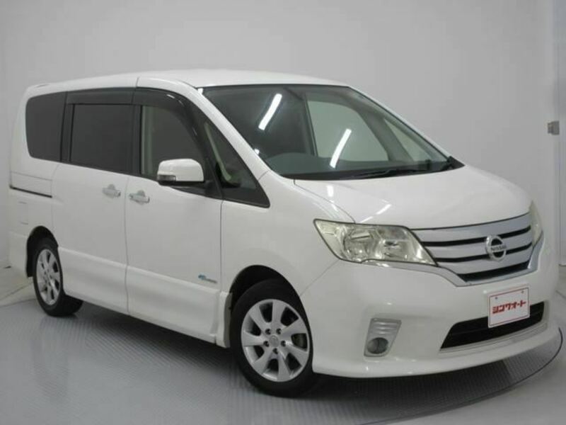 NISSAN　SERENA