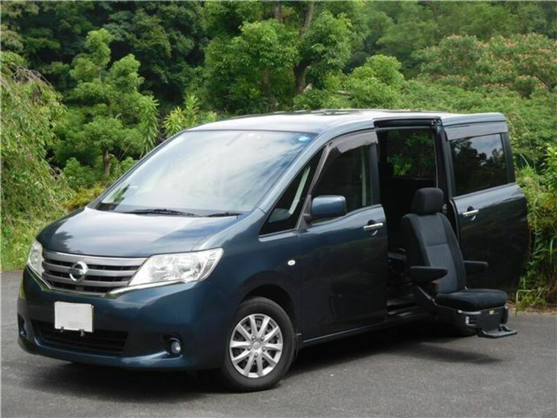 NISSAN　SERENA