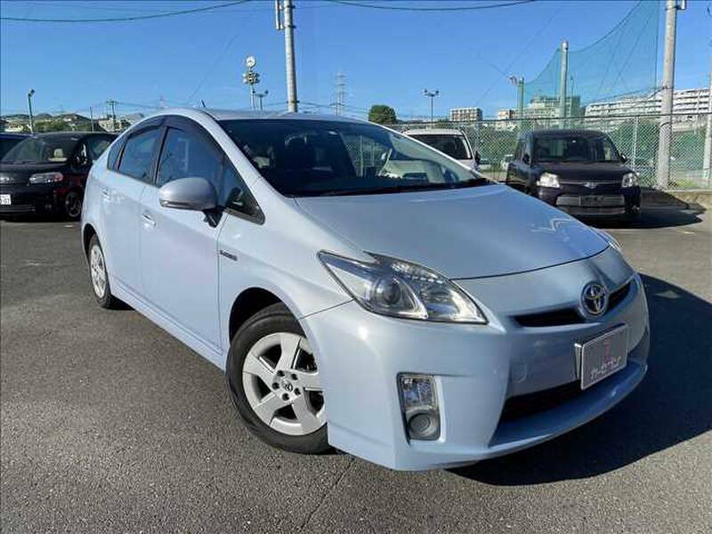 TOYOTA　PRIUS