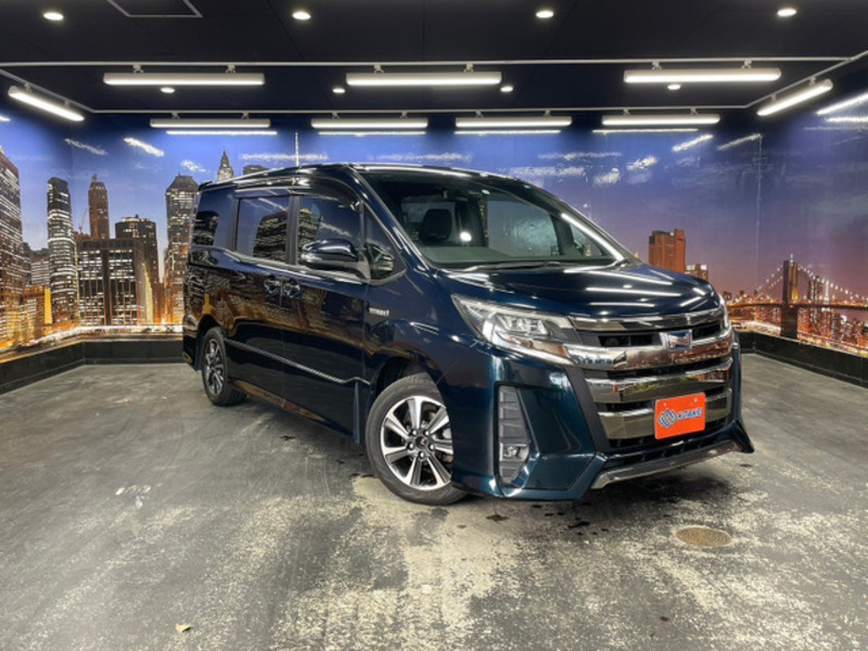 TOYOTA　NOAH