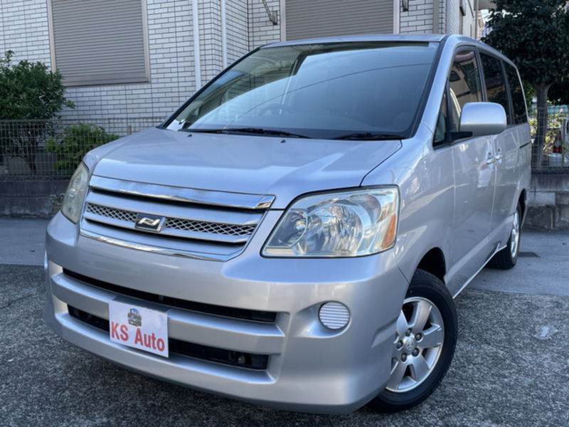 TOYOTA　NOAH