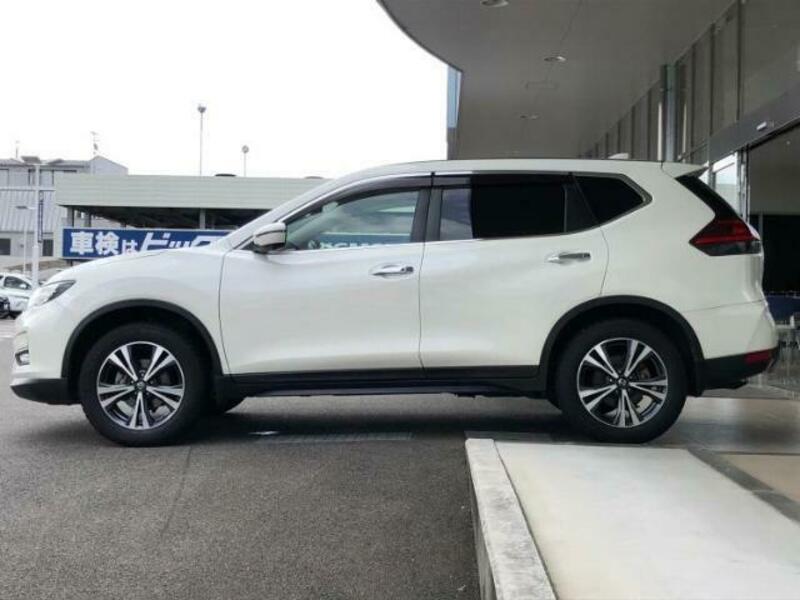 X-TRAIL-1