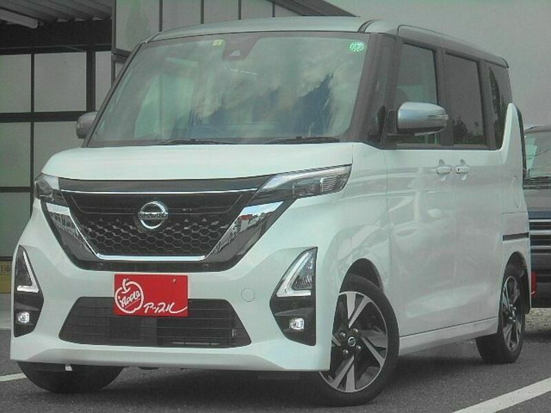 NISSAN　ROOX