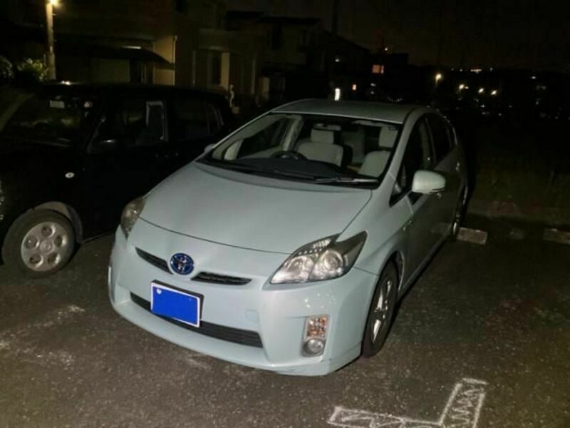 TOYOTA　PRIUS