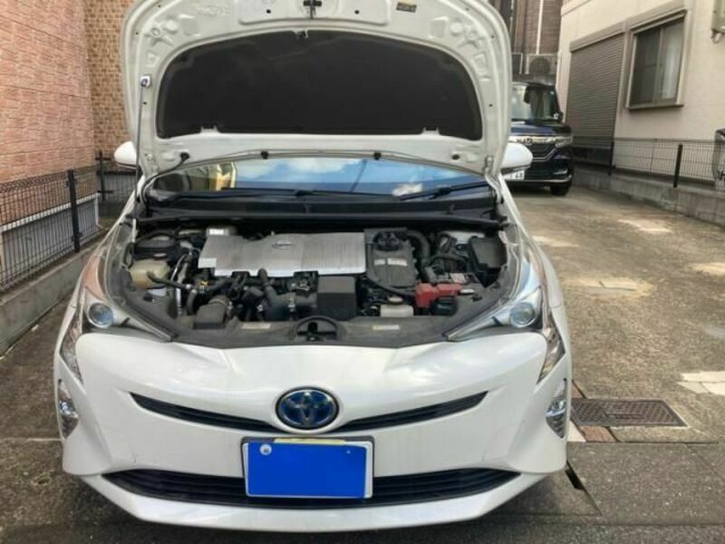 TOYOTA　PRIUS