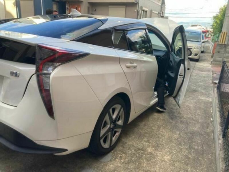 PRIUS-6