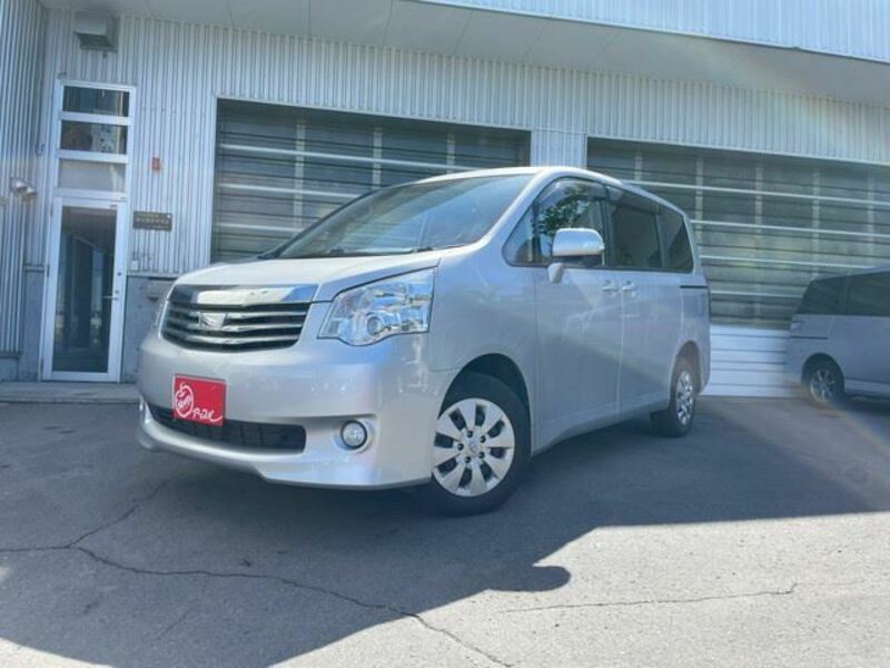 TOYOTA　NOAH