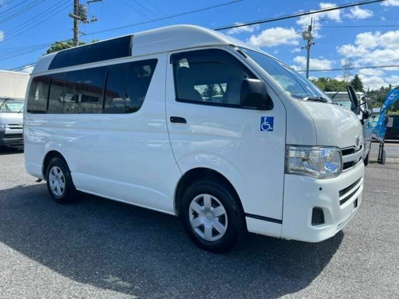 TOYOTA　HIACE VAN